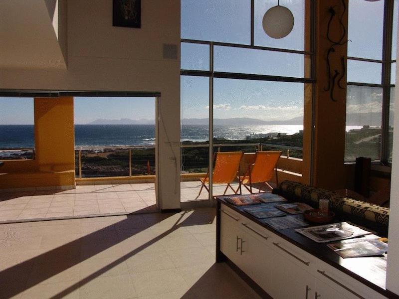 Crayfish Lodge Sea & Country Guest House Gansbaai Exterior photo