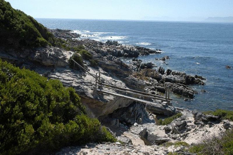 Crayfish Lodge Sea & Country Guest House Gansbaai Exterior photo